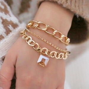 *DULCINEA* Gold x Square Crystal Fashion Bracelet
